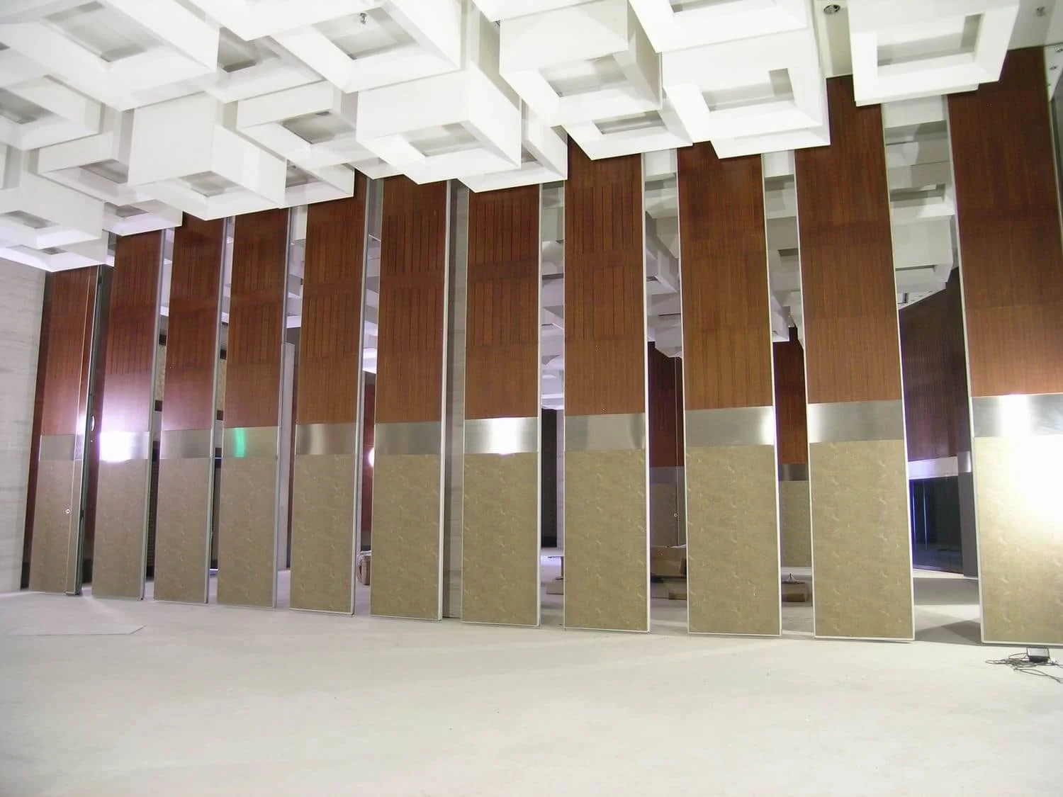 Premium Semi-Auto Operable Partition